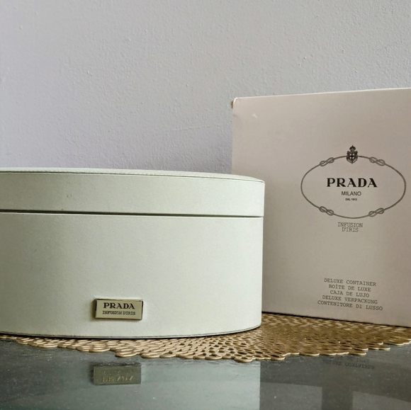 Prada - Picture 1 of 15